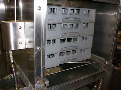 Low temp commercial dishwasher
