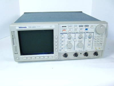 Tektronix TDS640A oscilloscope 500 mhz 4CH 2 gs/s 2F