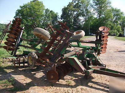 John deere 630 wing disc w/ john deere section harr 