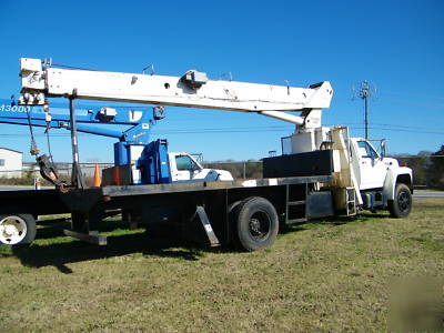1989 FORDF800 flatbed with NATIONAL556 boom truck crane