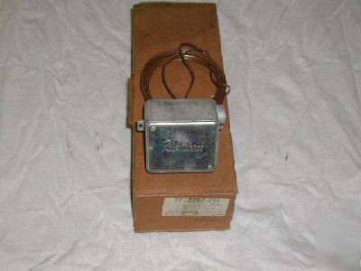 Robertshaw pneumatic temperature transmitter 2252-251
