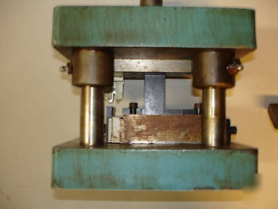Superior die set, terminal wire end crimping die