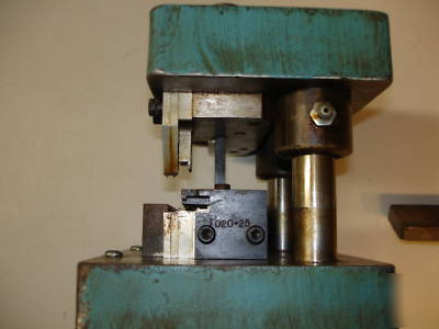 Superior die set, terminal wire end crimping die