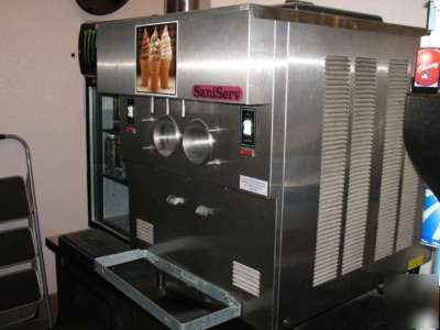 Saniserv countertop twist soft serve ice cream machine