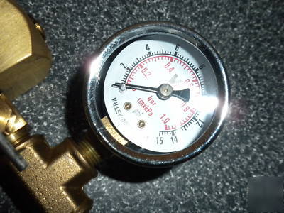 2 outlet gas manifold kit, p/n 920202, used, no hose /m