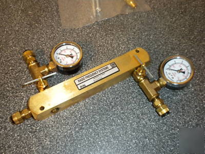 2 outlet gas manifold kit, p/n 920202, used, no hose /m