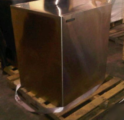 Hoshizaki ice maker- model km-900MWH -never used