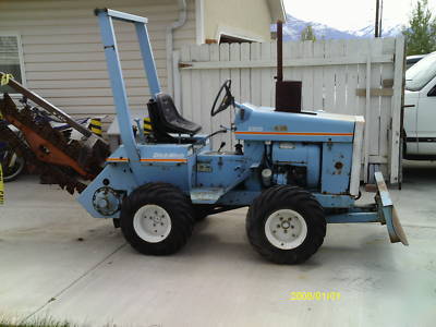 Ditch witch trencher ride on 4X4 only 392 hours