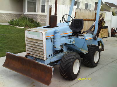 Ditch witch trencher ride on 4X4 only 392 hours