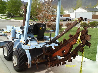 Ditch witch trencher ride on 4X4 only 392 hours