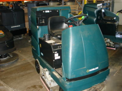 Nobles tennant ezrider 28 in cylindrical floor scrubber