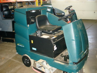 Nobles tennant ezrider 28 in cylindrical floor scrubber