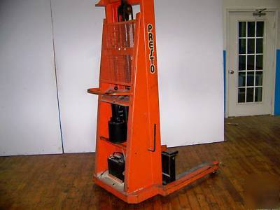 Presto straddle stacker, 2000 lbs. capacity, 30