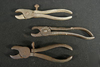 8 pair hog ringer tools pliers & 2 boxes pig rings #2