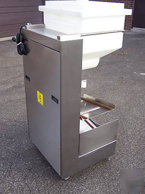 Fully-automated fry dispenser ram GDF28 