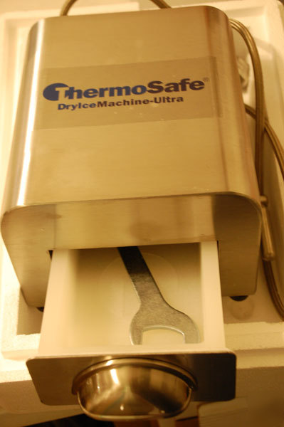 New tegrant thermosafe dry ice machine-ultra model 560 