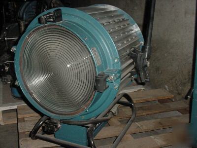 Arri hmi lighting pkg:1.2K par. 2,5K, 4K, 12K.frm:$3500