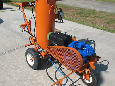 Parking lot paint striping machine for large jobs