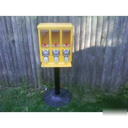All metal triple head vending machine. 50 cent mechs 