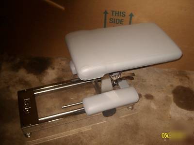 Kale knee-chest table used