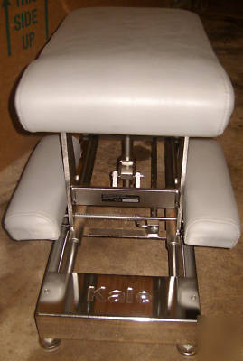 Kale knee-chest table used