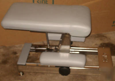 Kale knee-chest table used