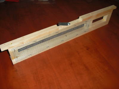  beekeeping bee keeping bee hive requeening frame