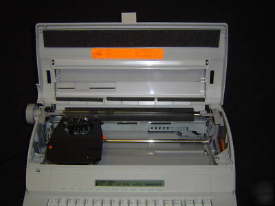 Brother em-630 electronic typewriter with display*save*