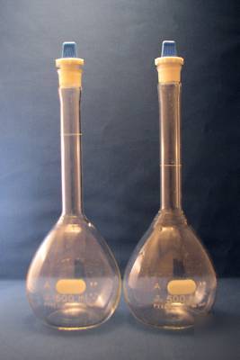PyrexÂ® 500ML volumetric flask class a (lot of 2)