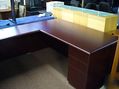 National laminate wrap around u- desk