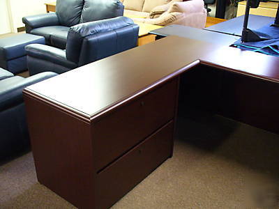 National laminate wrap around u- desk
