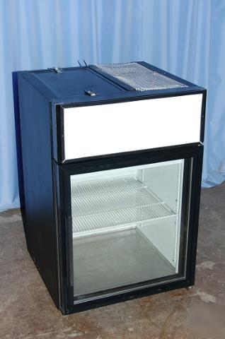 True 1-door merchandising cooler, 24