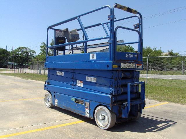 Upright X26 scissor lift aerial manlift platform jlg