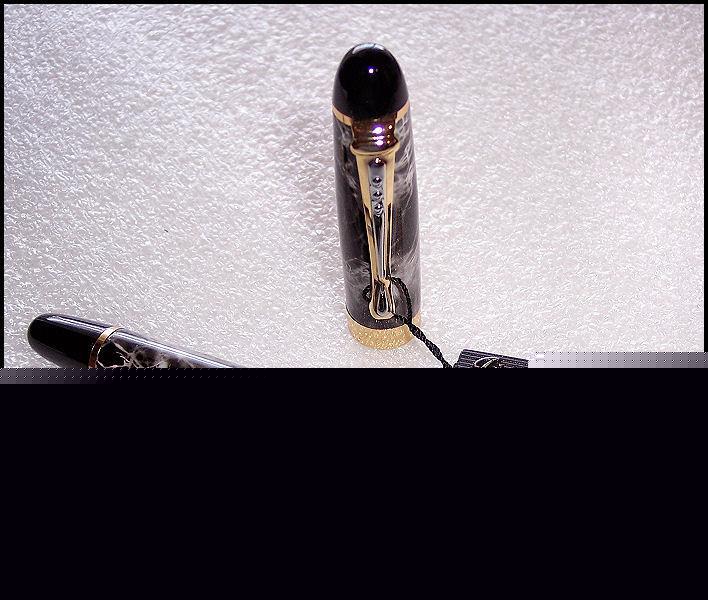 Jinhao X450 rollerball deluxe black widow pen