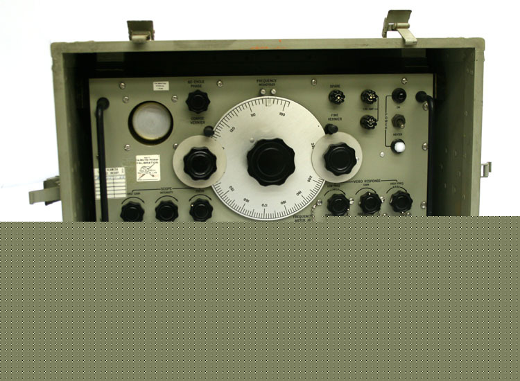 Vintage us navy an/usm-144 frequency comparator set