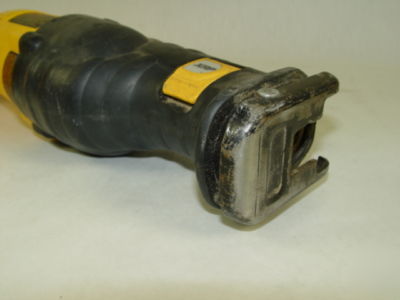 Nice dewalt DC385 reciprocating saw w/battery & charger