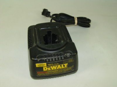 Nice dewalt DC385 reciprocating saw w/battery & charger