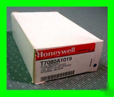 Honeywell T7080A1019 dual setpoint thermostat 24VDC