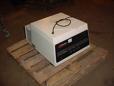 Centra 8R lab centrifuge refrigerated powers up manual 