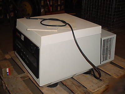 Centra 8R lab centrifuge refrigerated powers up manual 