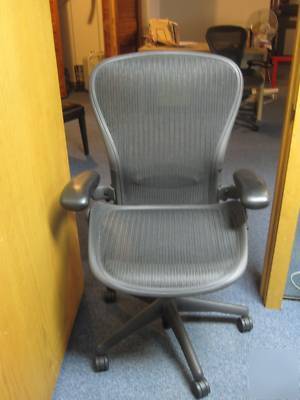 Hermanmiller aeron chair - fully equipped (size b)