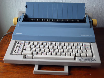 1980's olivetti et personal 55 typewriter 