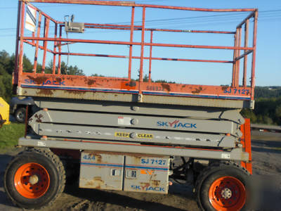 2005 skyjack 7127 4WD scissor lift only 1390 hours