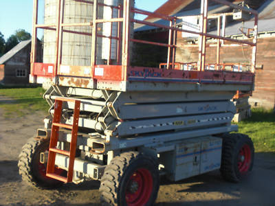 2005 skyjack 7127 4WD scissor lift only 1390 hours