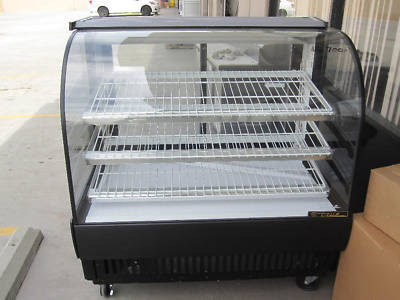 Curved glass display case true tcgd-50 bakery case