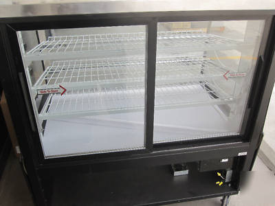 Curved glass display case true tcgd-50 bakery case