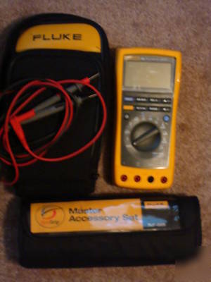 Fluke 189 digital multimeter and tlk-225 accessory kit