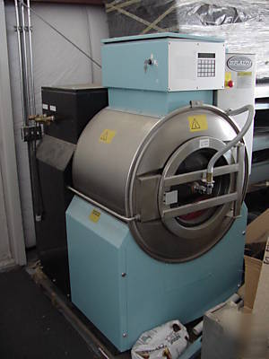 New braun 50 lb capacity hard mount washer extractor 