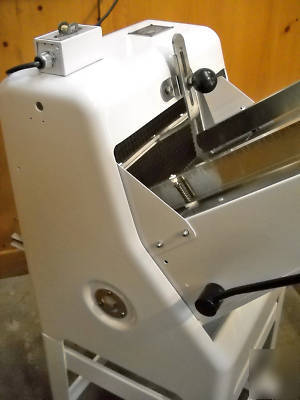 Oliver model 797 gravity feed bread slicer - 1/4