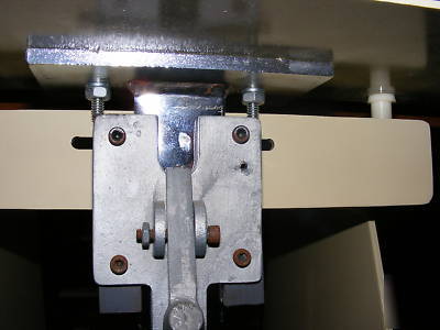 Chiropractic spinalator table